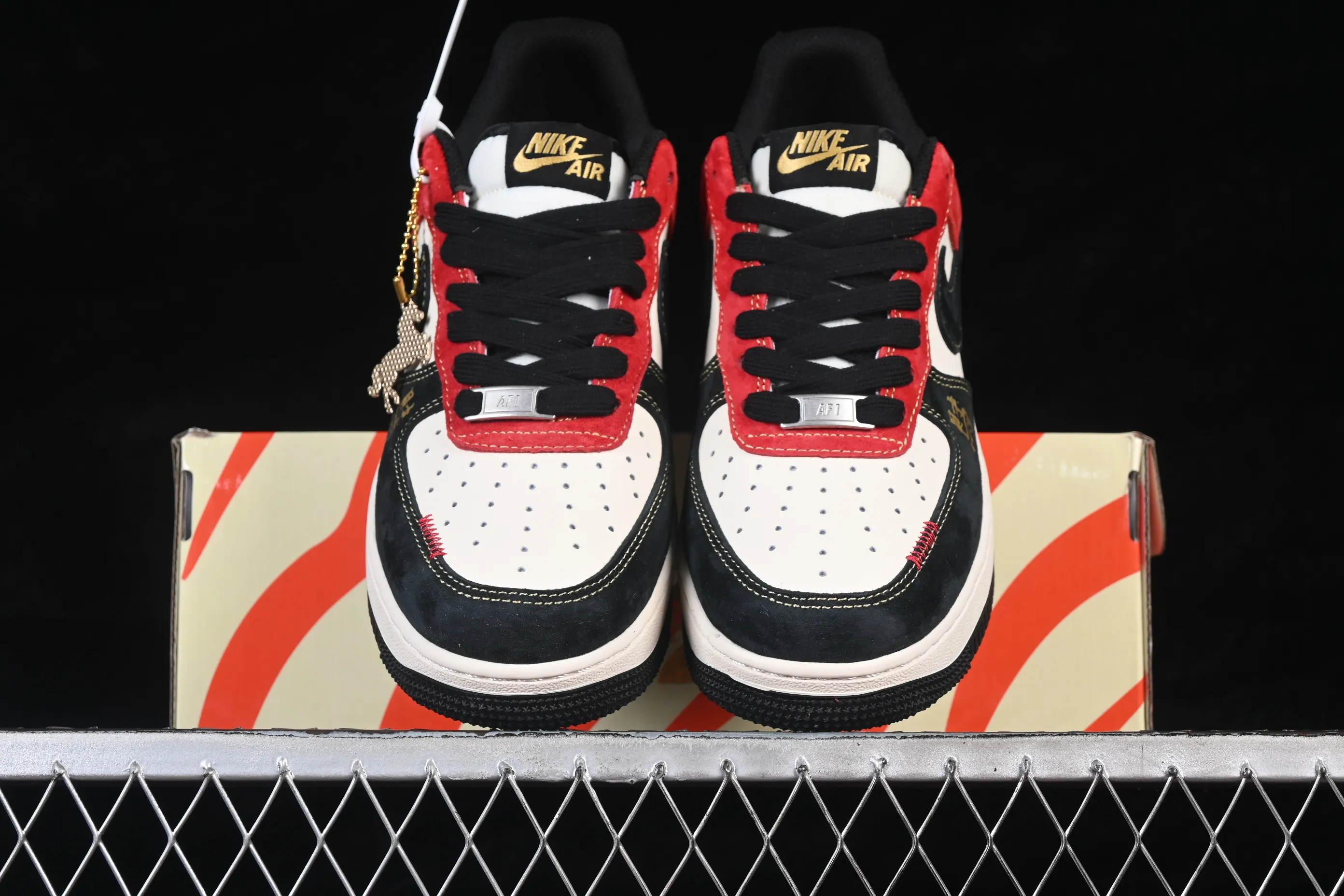 All categories Nk Air Force 1 Air Force series Nk Air Force 1 Low Air Force low-top Nike Air Force 1'07 Low Year of the Horse limited edition Beige, black and red contrast Air Force 1 low-top casual sneakers QW5288-131